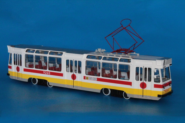 Модель 1:43 Трамвай ЛМ-68 Ленинград (вагон 9260) - экспериментальная парковая окраска 1985г.