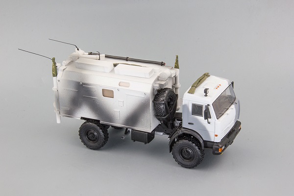 Модель 1:43 грузовик 4326 радиостанция Экватор, зимний камуфляж