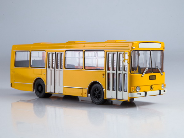 Модель 1:43 ЛАЗ-4202 - серия «Наши Автобусы» №12