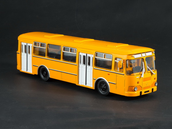 Модель 1:43 677М - серия «Наши Автобусы» №8
