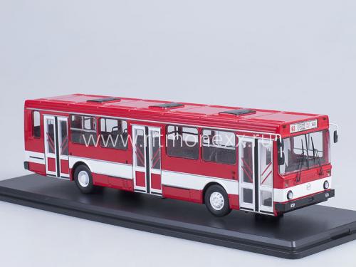Автобус5256 городской - красный/белый SSM4021 Модель 1:43