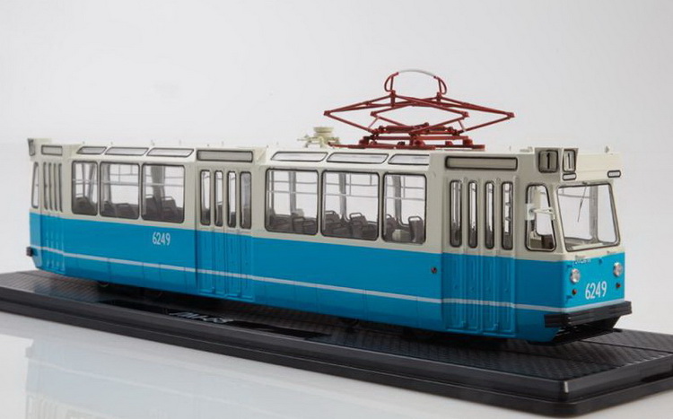 Модель 1:43 Трамвай ЛМ-68 (бело-голубой)