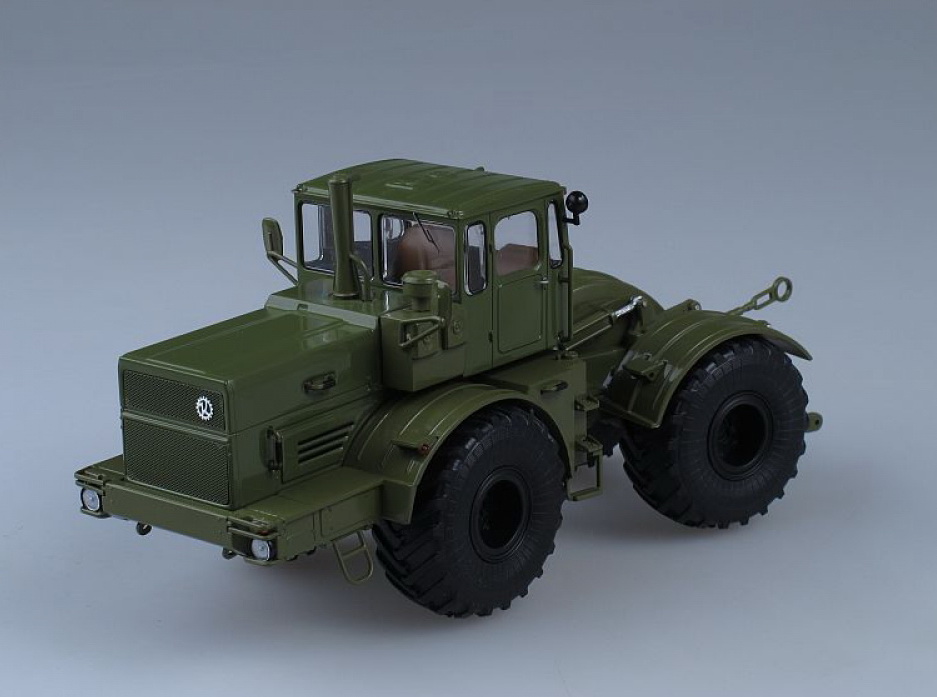 «Кировец» К-700А трактор - хаки SSM6002 Модель 1:43