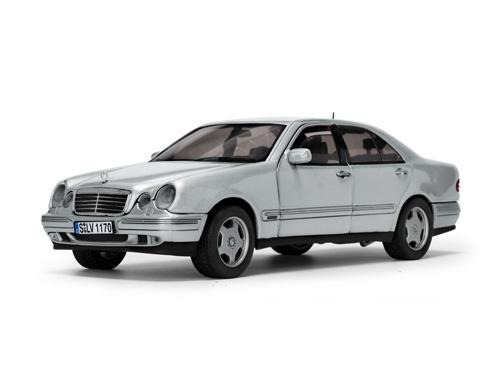 Модель 1:18 Mercedes-Benz E 320 (W210) - brilliant silver