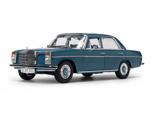 Модель 1:18 Mercedes-Benz 220/8 Limousine - light blue