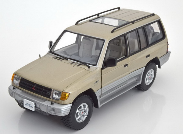 Модель 1:18 Mitsubishi Pajero 3.5 V6 Long - beige