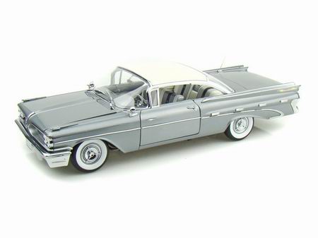 Модель 1:18 Pontiac Bonneville - cameo ivory/silvermist grey met