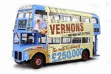 Модель 1:24 AEC Routemaster «Vernons» - blue
