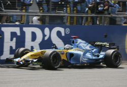 Модель 1:43 Renault R26 F.1 GP INGHILTERRA (Winner Fernando Alonso - Giancarlo Fisichella) KIT