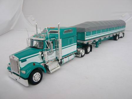 Модель 1:53 Kenworth W900 with Covered Wagon in Green and White - Gravytrain Express Lewistown, PA