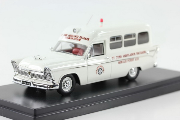 Модель 1:43 Chrysler AP3 Ambulance 1961