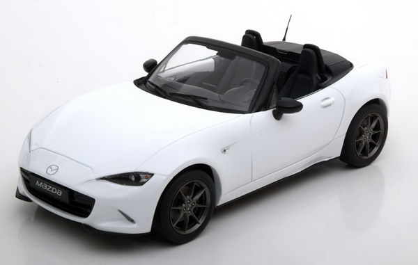 Модель 1:18 Mazda MX-5 Softtop - white