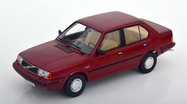 Volvo 360 - 1987 - Red met. T9-1800411 Модель 1:18