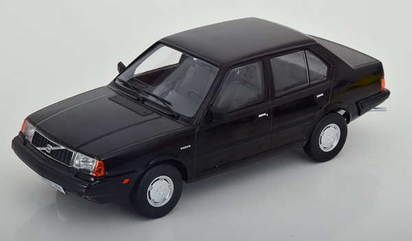 Модель 1:18 Volvo 360 - 1987 - Black