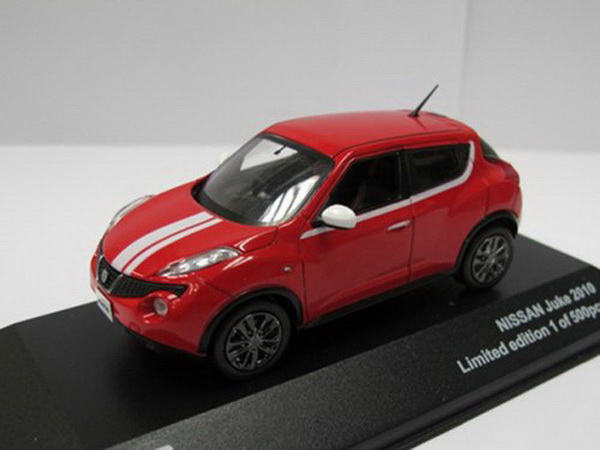 Модель 1:43 Nissan Juke 4х4 - red/white stripes
