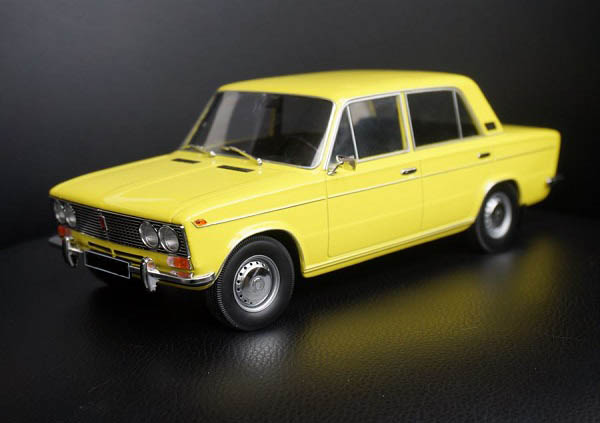 2103 - 1975 - bright yellow with black interior T9-1800261 Модель 1:18