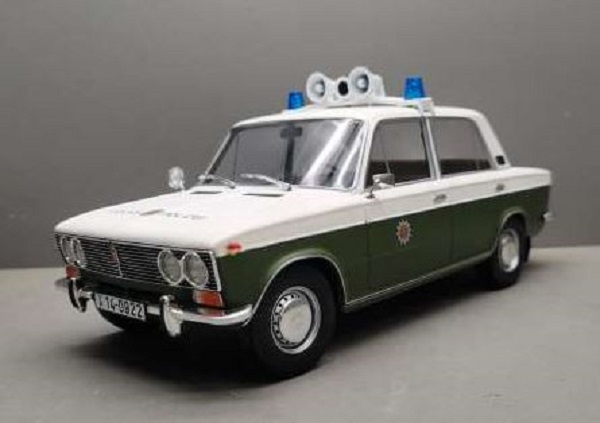 2103 - 1975 - DDR Volkspolizei T9-1800265 Модель 1:18