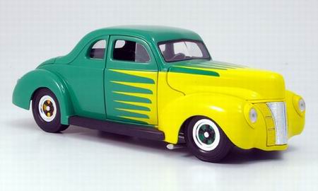 Модель 1:18 Ford Deluxe Coupe Hot Rod - green/yellow