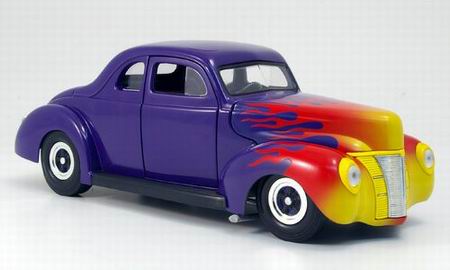 Модель 1:18 Ford Deluxe Coupe Hot Rod