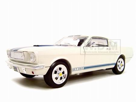 Модель 1:18 Shelby Mustang GT 350 - white