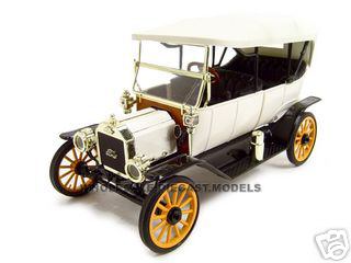 Модель 1:18 Ford Model T Softtop - white