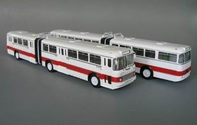Модель 1:43 Ikarus 180 City Bus Articulated / Икарус 180 сочленённый городской - белый/красный