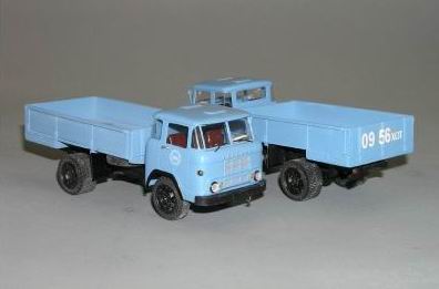 Модель 1:43 КАЗ-605 бортовой - голубой