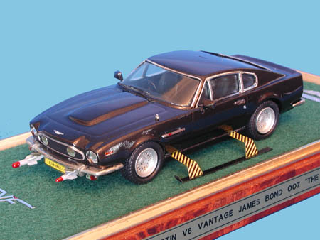 Модель 1:43 Aston Martin V8 Vantage James Bond 007 «The Living Daylights»