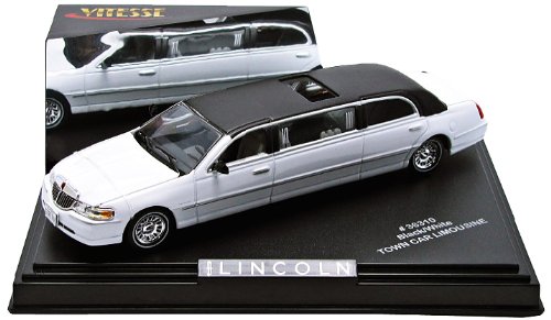 Модель 1:43 Lincoln Town Car Limousine - white