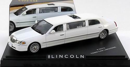 Модель 1:43 Lincoln Town Car Limousine - White