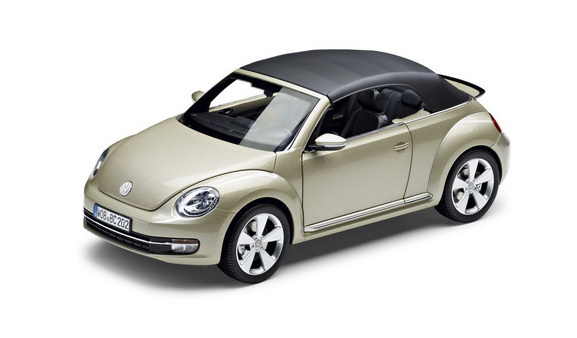 w beetle cabrio 2012 - silver 5C3099302P7W Модель 1:18