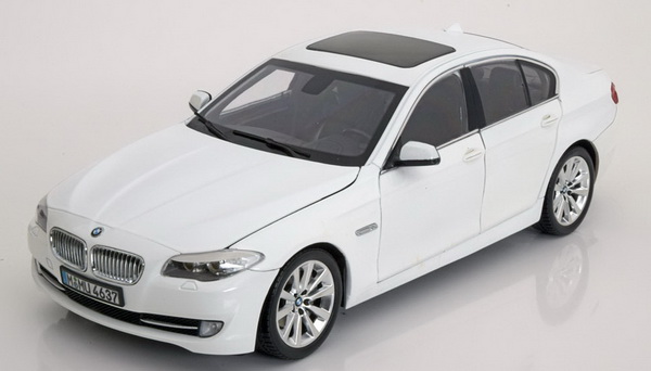 Модель 1:18 BMW 535i (F10) - White