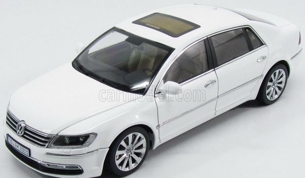 Модель 1:18 Volkswagen Phaeton - white